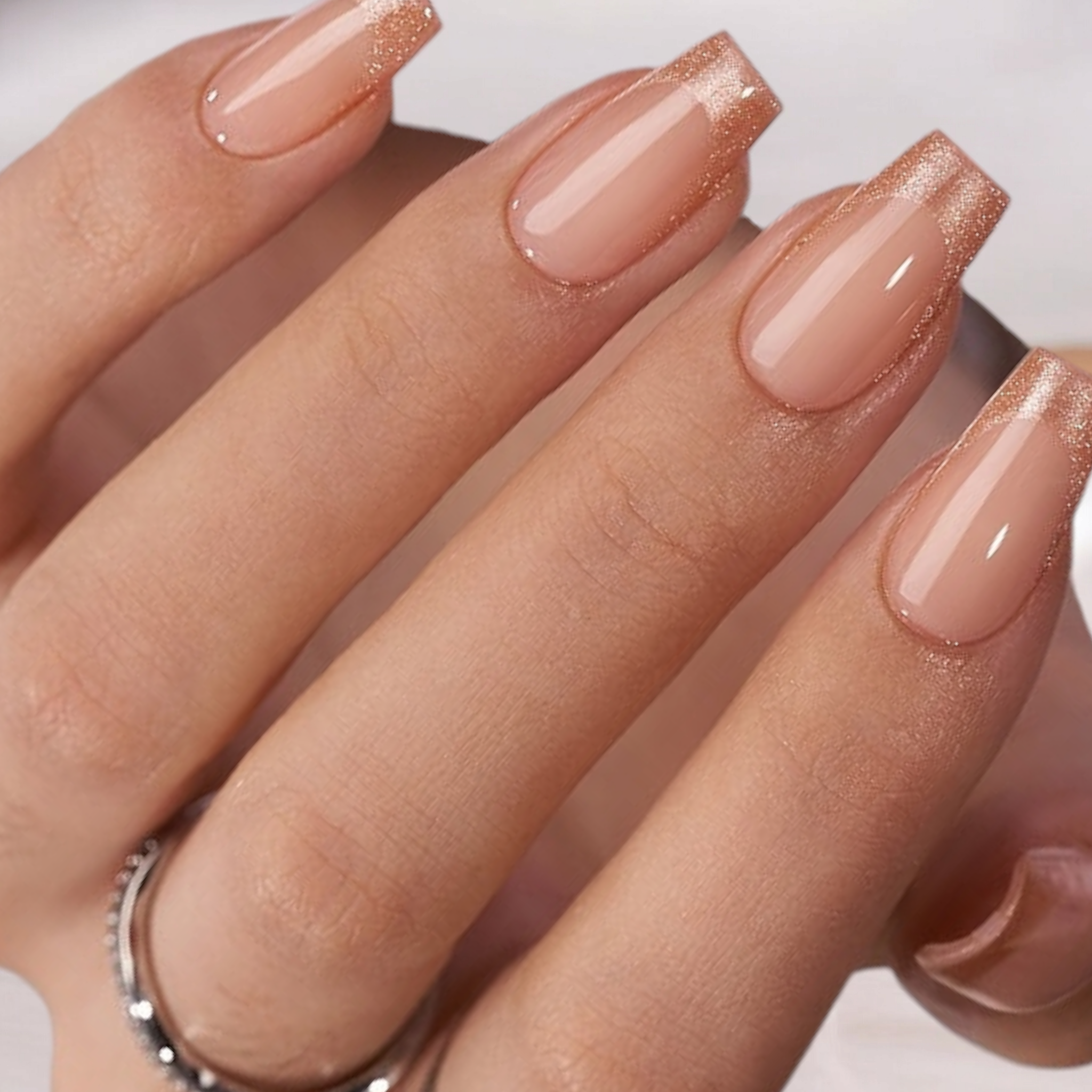Goldwhisper - Cat Eye
